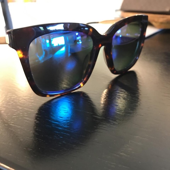 Diff Eyewear Sunglasses with case! - Picture 3 of 5
